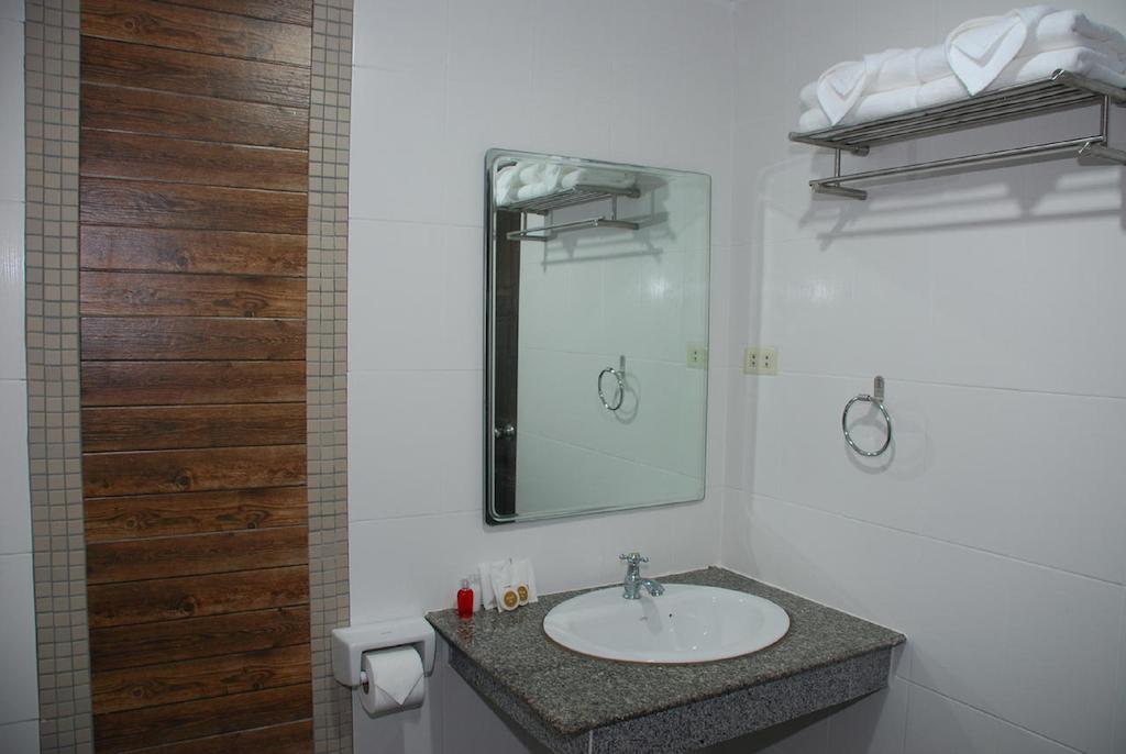 Patong Budget Rooms Экстерьер фото