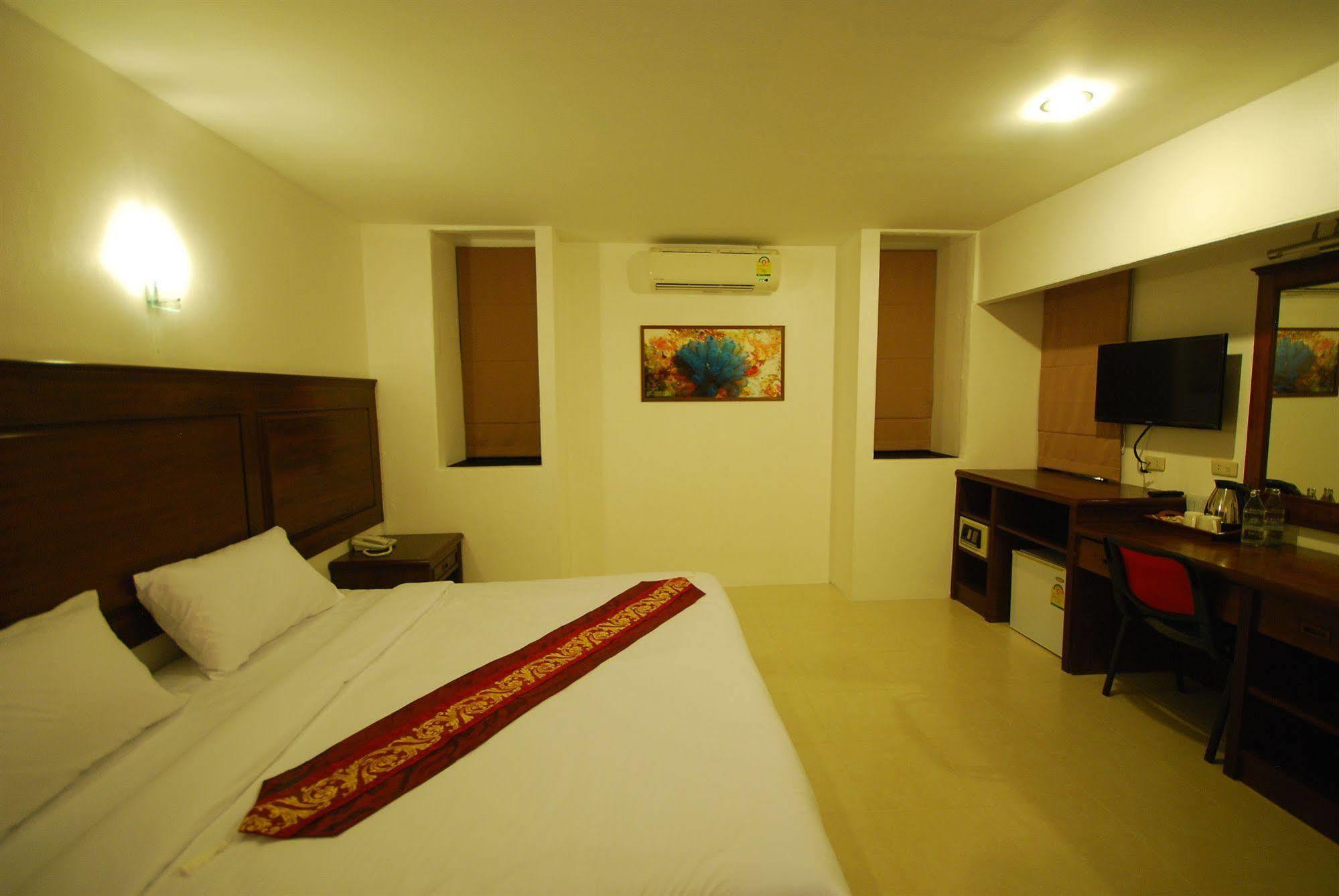 Patong Budget Rooms Экстерьер фото