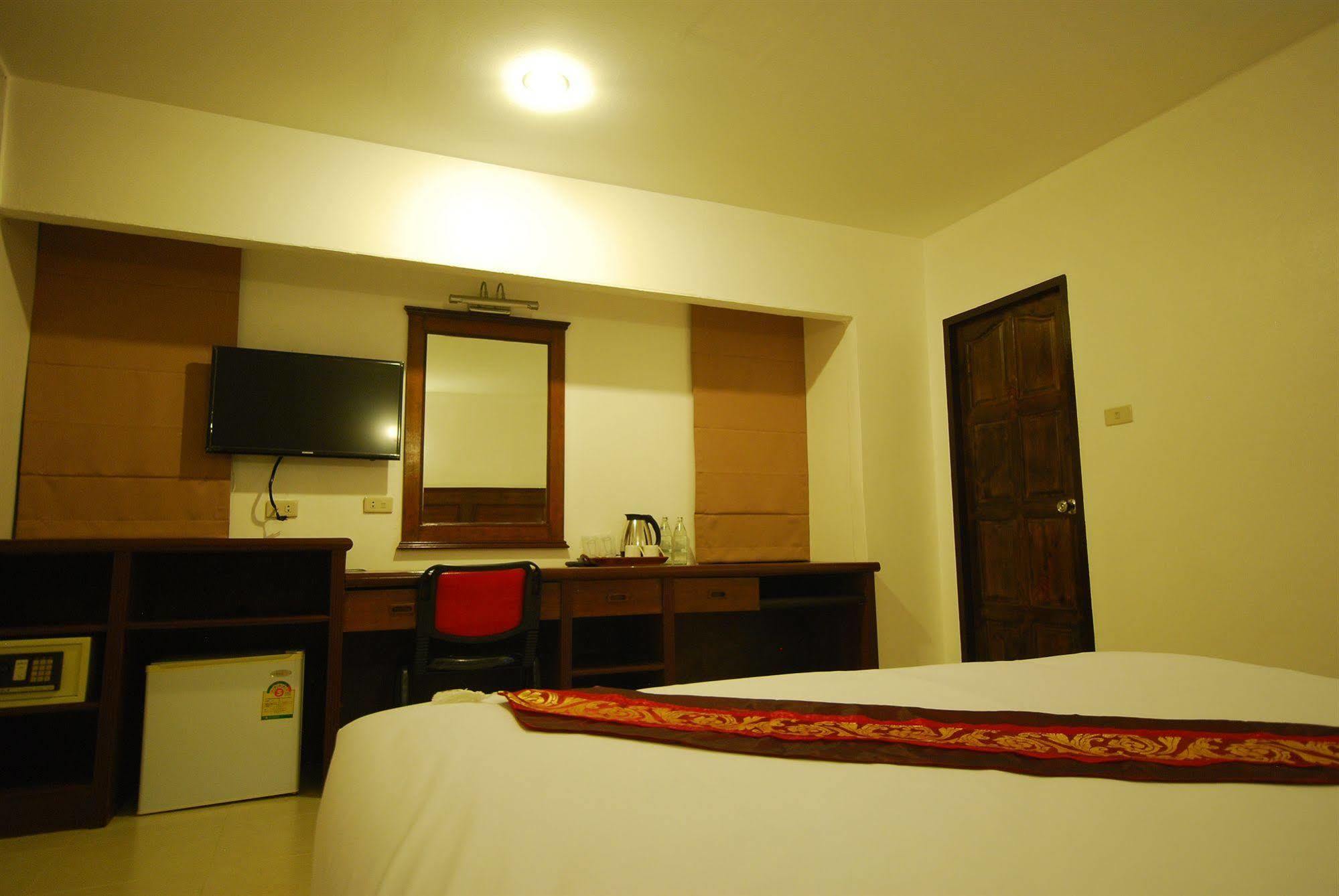 Patong Budget Rooms Экстерьер фото