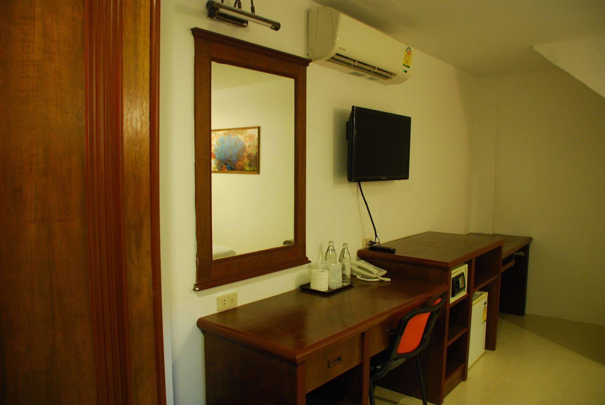 Patong Budget Rooms Экстерьер фото
